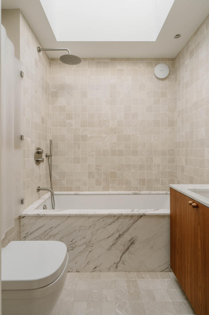 265894 - Stoke Newington High Street_Re-edits_H...