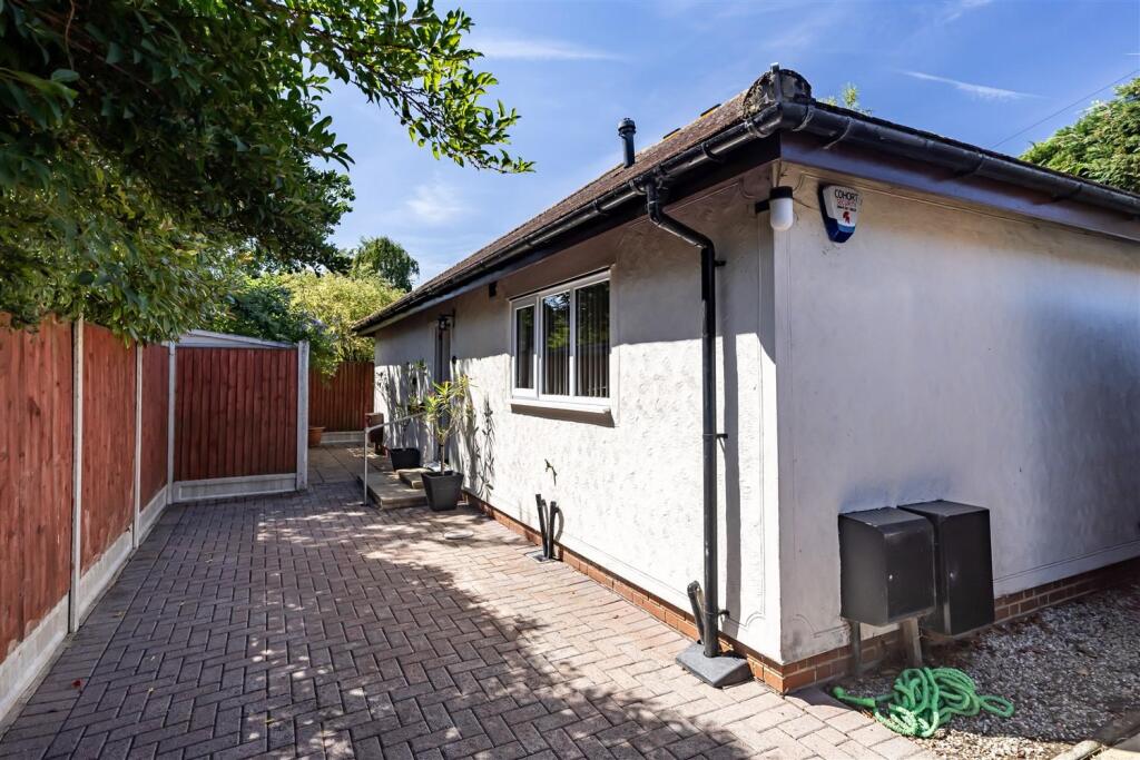 208 Queens Road  CM16  (18).jpg