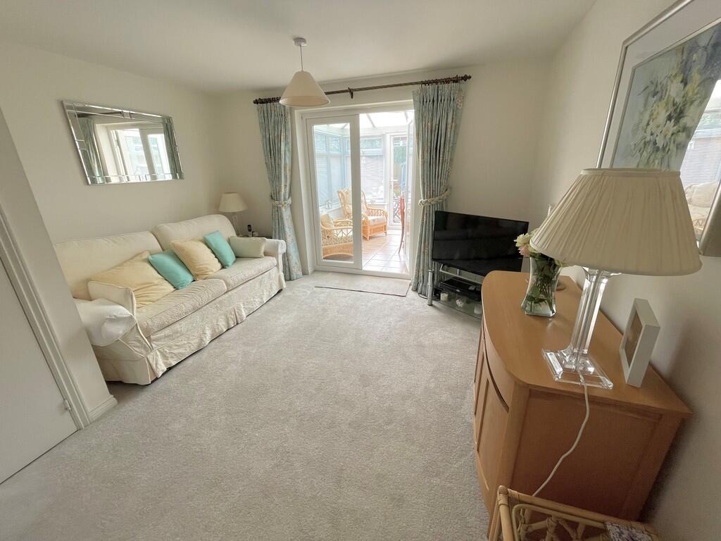 5 The Limes Loung...