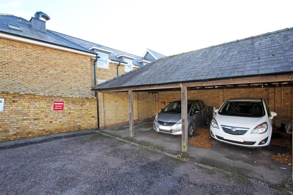 IMG_1126 garage.jpg