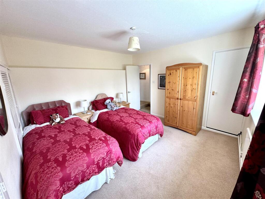 BEDROOM 2