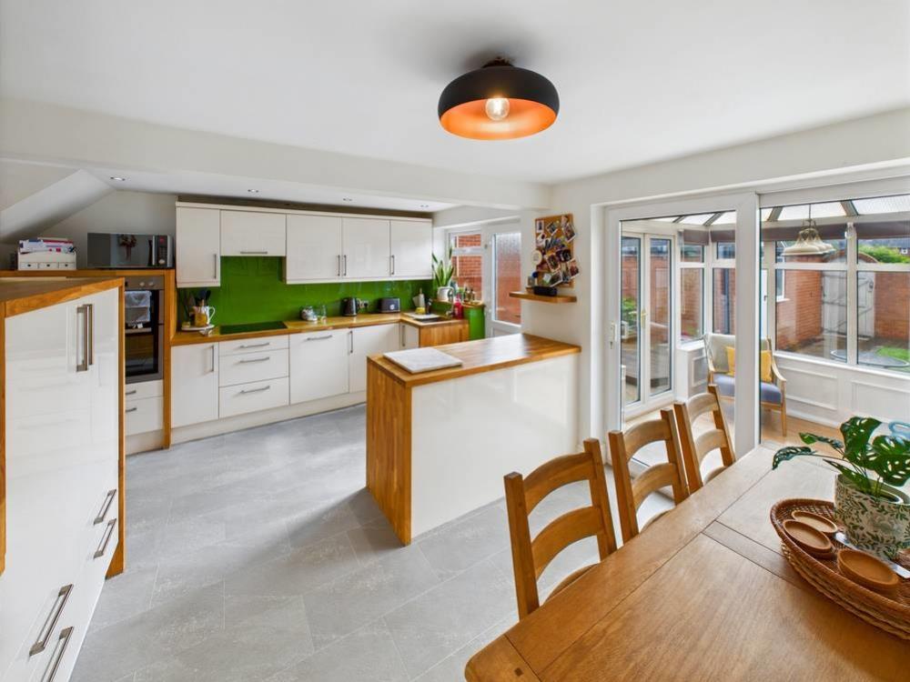 Lrg_CAM05488G0-PR0020-STILL007-thumbnail-h750-70.j