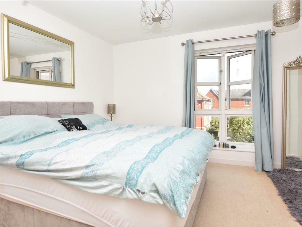 bedroom...jpg