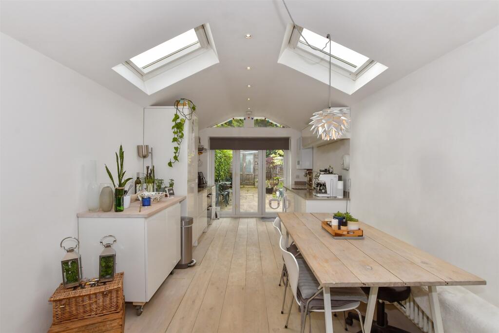 Kitchen/ Breakfast Room