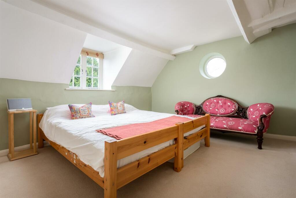 69 - Chipping Croft - GL8 8DQ - Web.jpg
