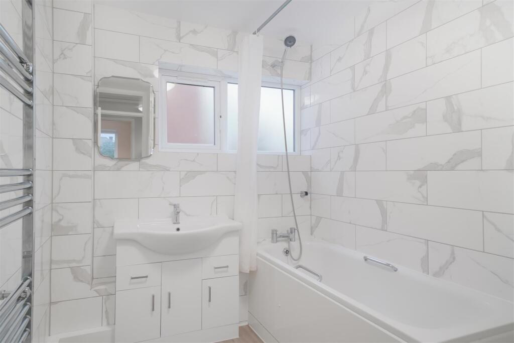 5 Cambridge Court, Harrowdene Road - O5cBuqDnEMFvq