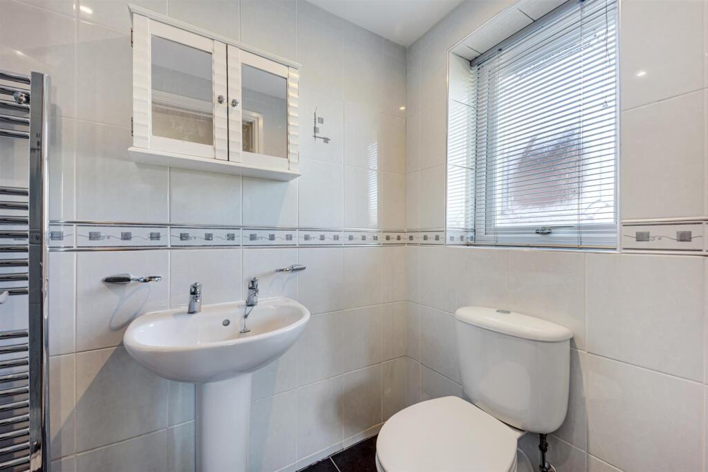 Bed 3 En Suite Shower Room