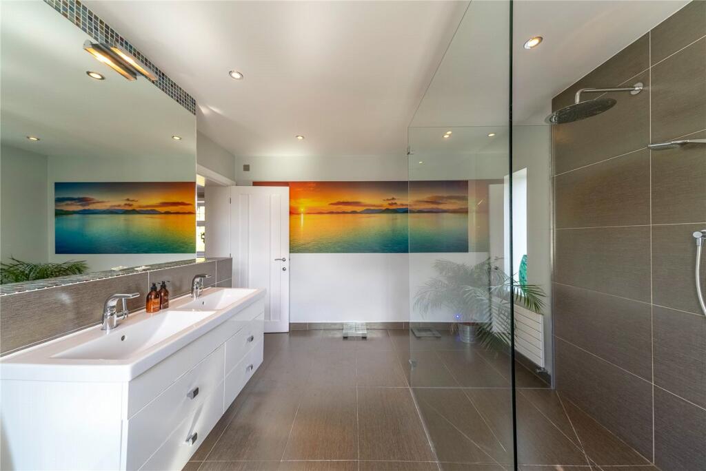 Master En-Suite
