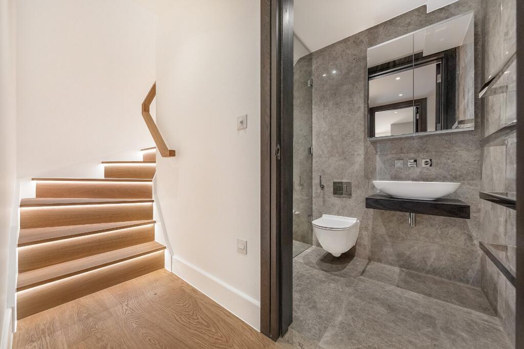 Bathroom / Stairs