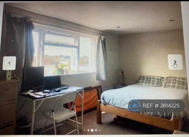 Master Bedroom Bedroom 1 En Suite