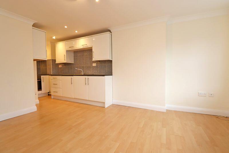 LOUNGE/DINING AREA