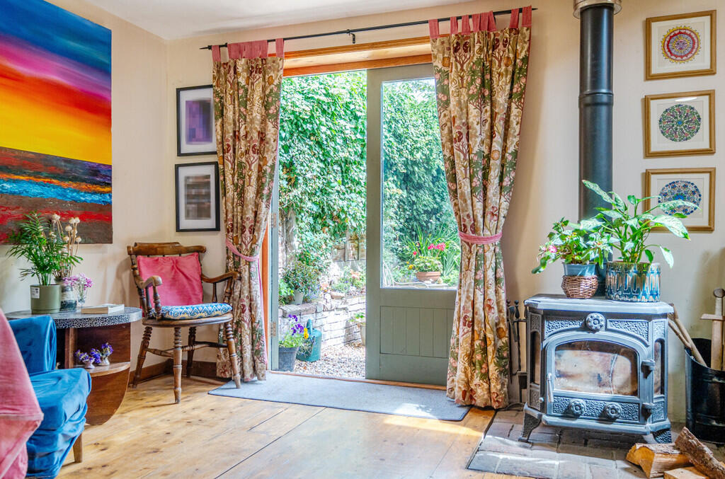 1330272-8-688a260...