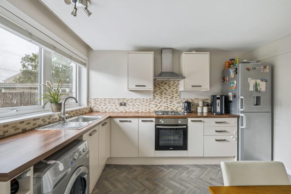 Kitchen / Dining Area