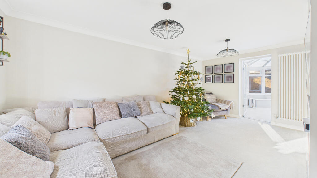 CAM04968G0-PR0080-STILL003