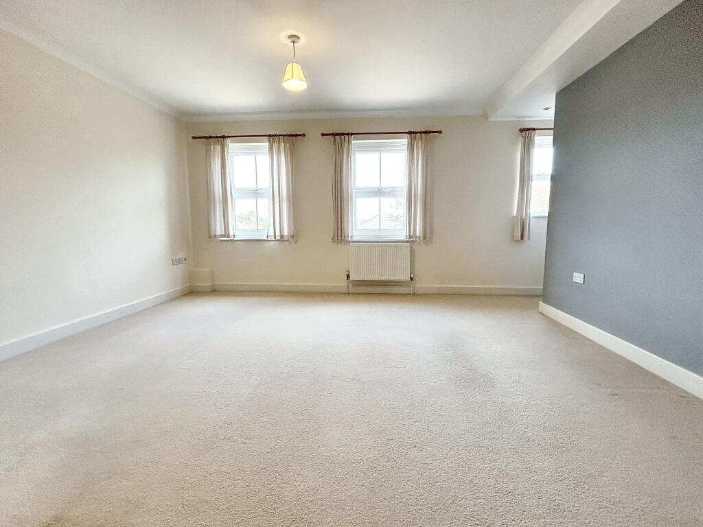 Lounge/Dining/Kitchen