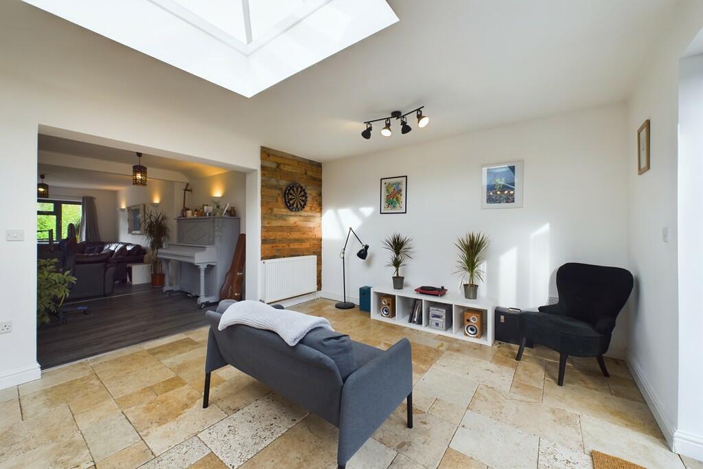 CAM01689G0-PR0428...