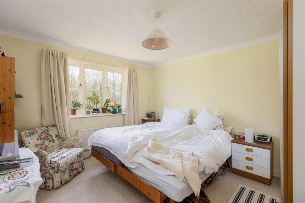Acres Close 4 Bedroom 2.jpg