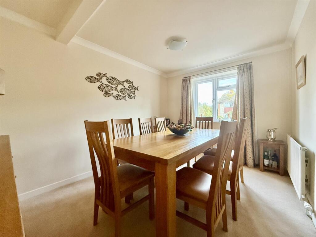 DiningRoom.jpg