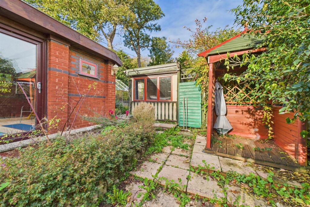 Cliff Lodge, 13 Old Teignmouth Road, Dawlish EX7 0