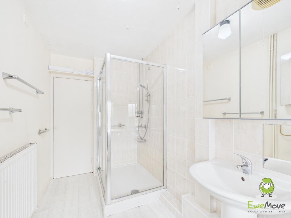 EweMove Estate Agents Basingstoke - St Andrews Roa