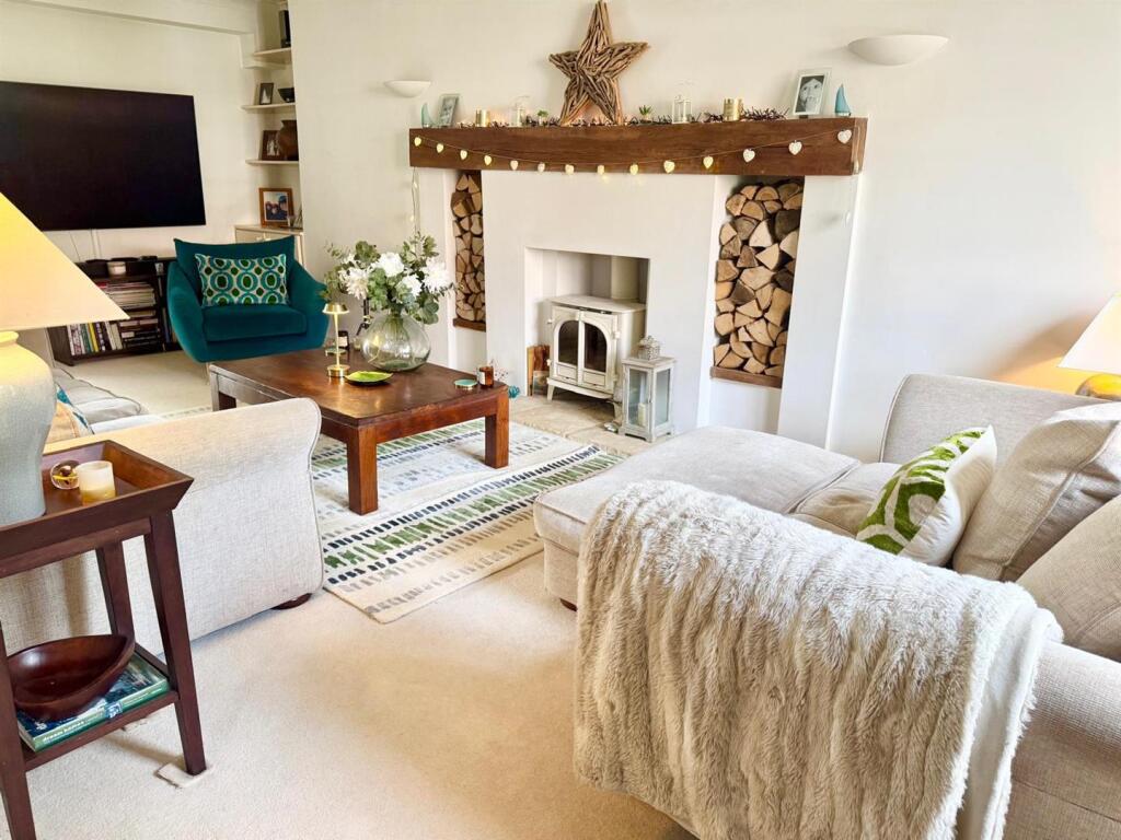 Living room 4.jpg