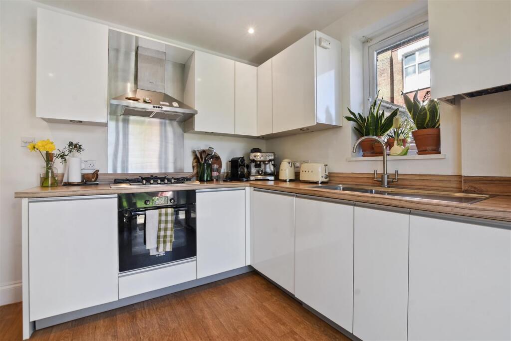 10-3ad8GCWT - Flat A 27 Leghorn Road - Kitchen 2 -