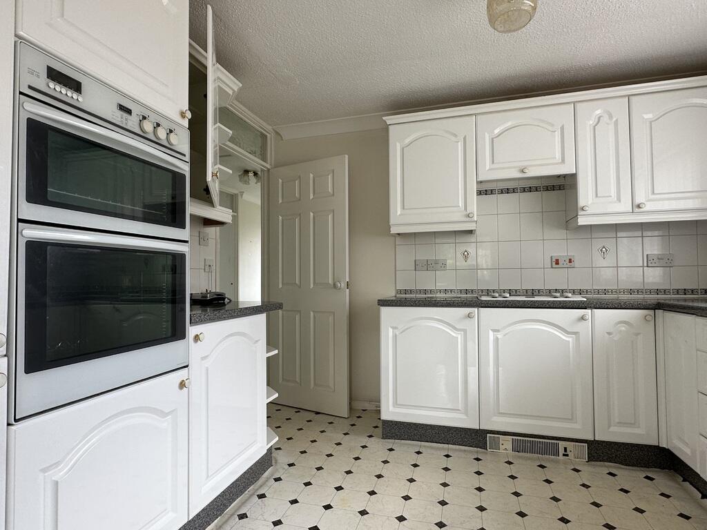 Kitchen 1.JPG
