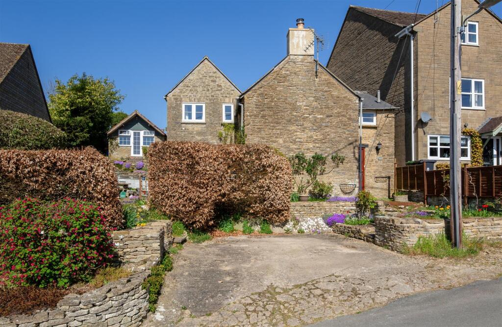 10 North Cerney GL7 7DE-1.jpg