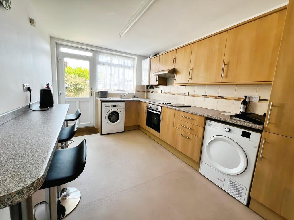 cc1ce7cf-Kitchen....