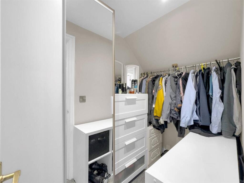Bed 1 Dressing Room