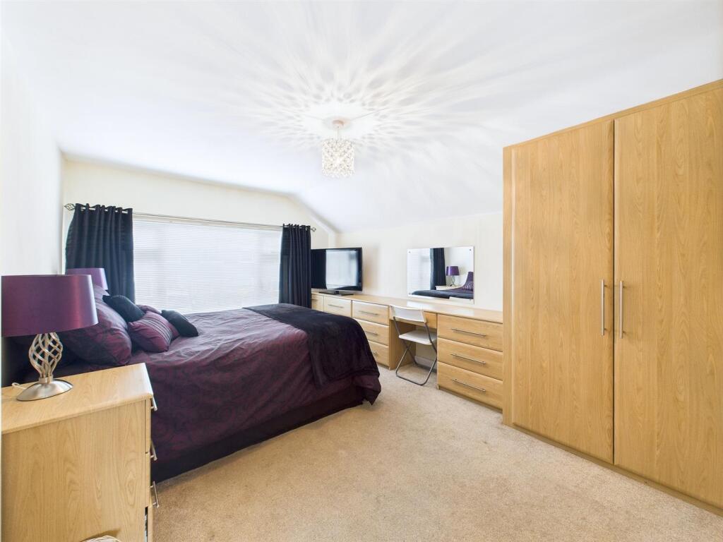 8 - Semi-detached House for Auction, Hengrove.jpg