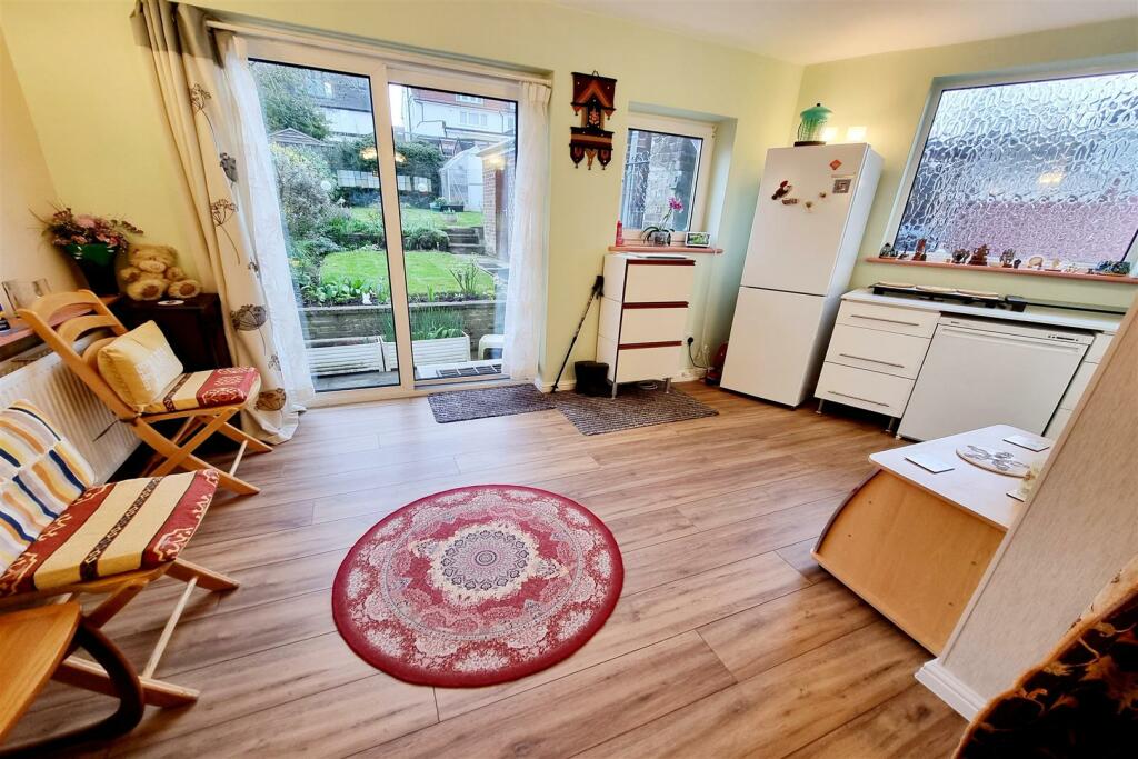 REAR EXTENSION ROOM: