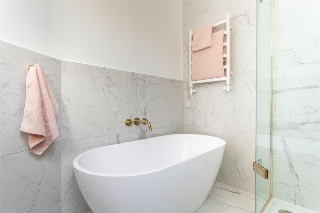 48 Balfour Bathroom_03.jpeg