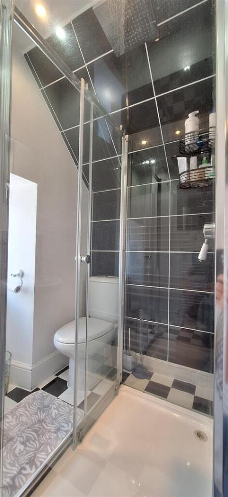 SHOWER ROOM.jpg