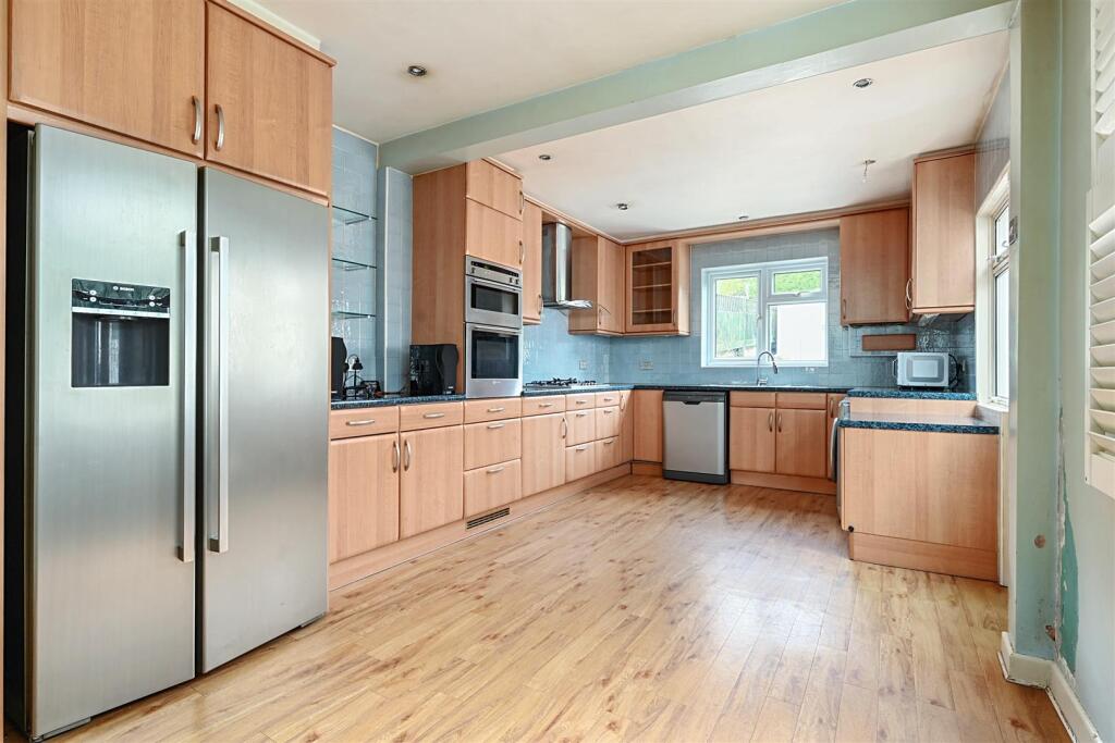 Old Shoreham Rd, BN41 (16).jpg