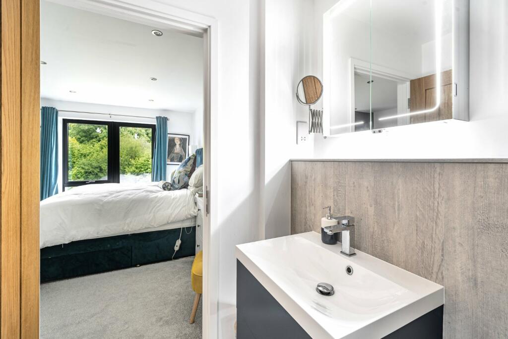 Bedroom &amp; En-Suite