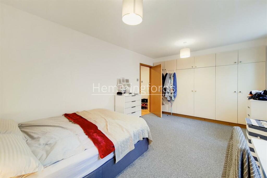 4_Main Bedroom-2.jpg