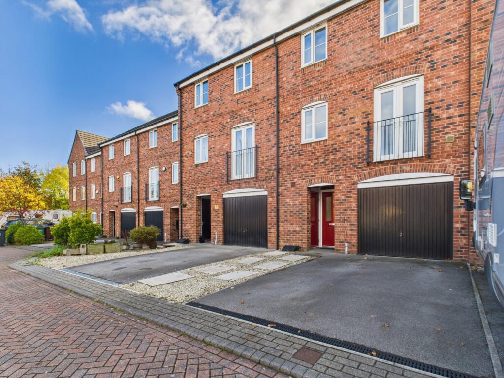 CAM04233G0-PR0036-STILL040