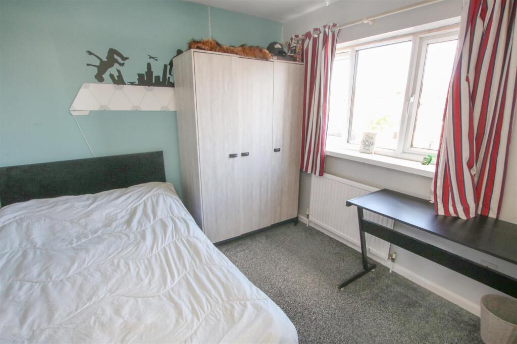 BEDROOM 2