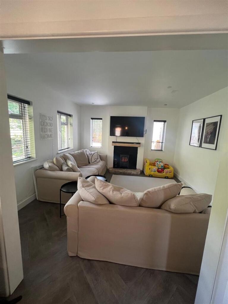 11. Living Room.jpg