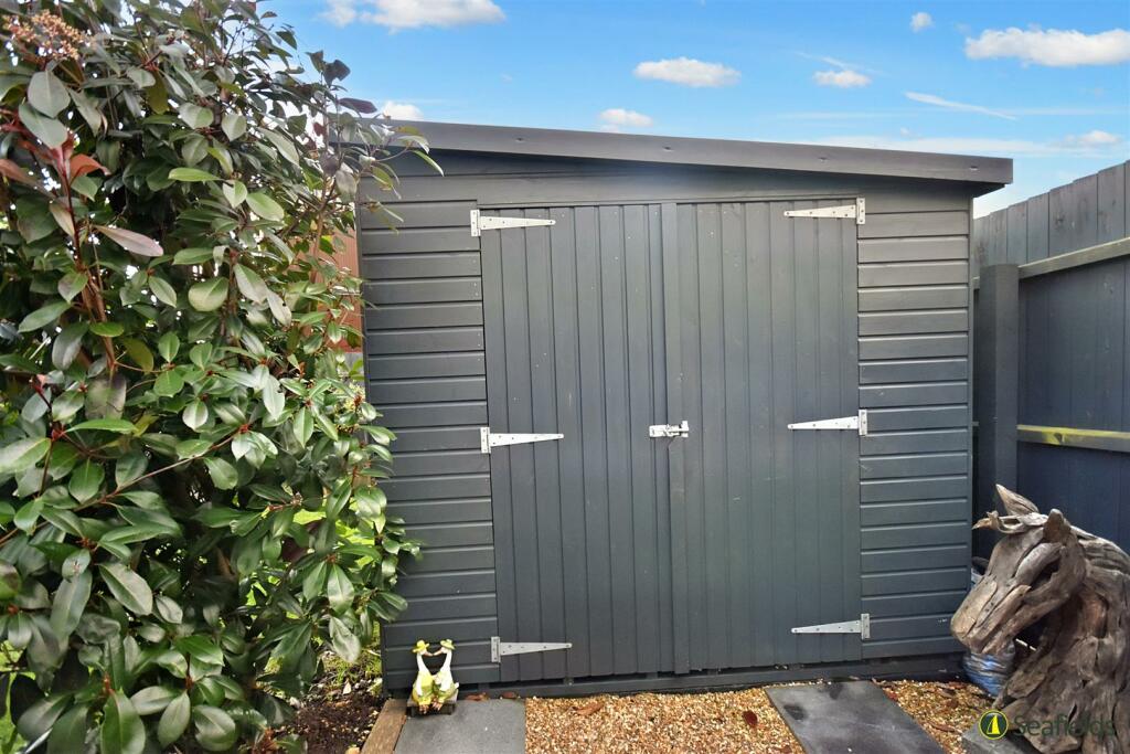 Superbly proportioned shed/store