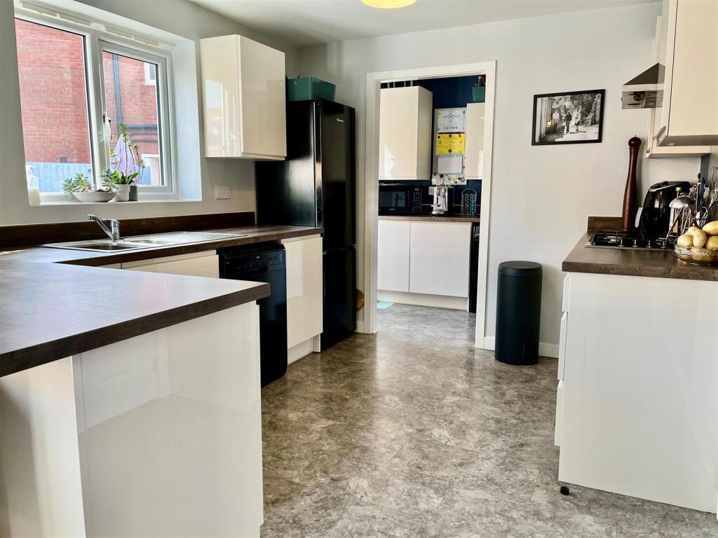 Kitchen III.jpg