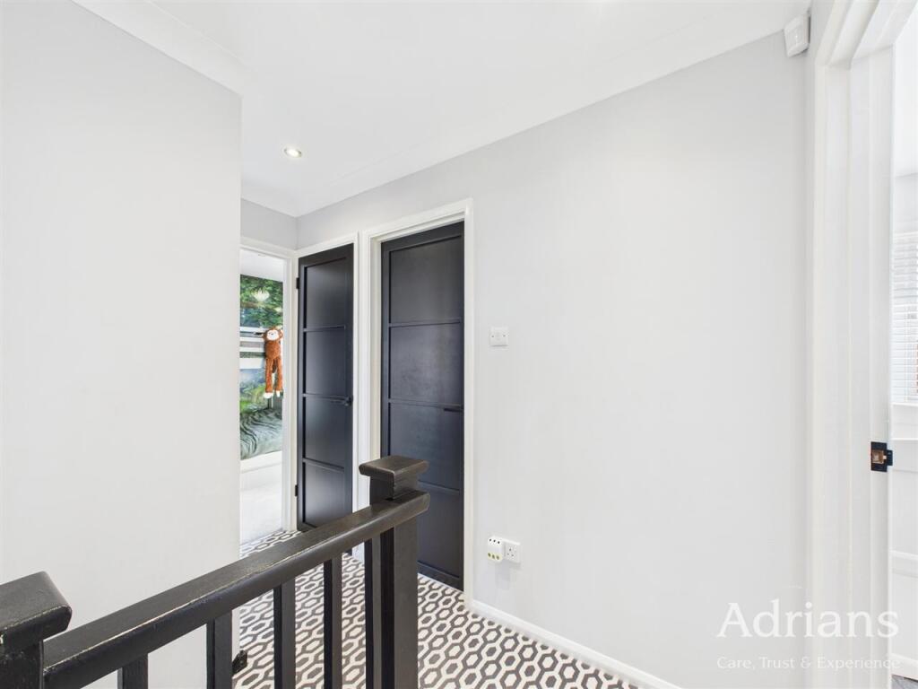 FIRST FLOOR LANDING
