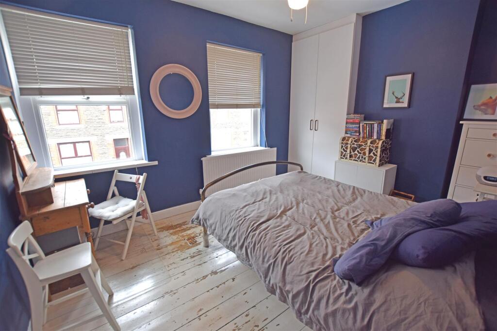 bed1.jpg