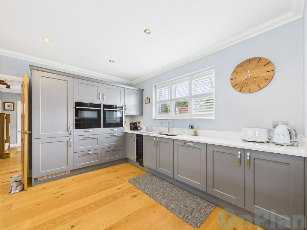 CAM04024G0-PR0028-STILL012