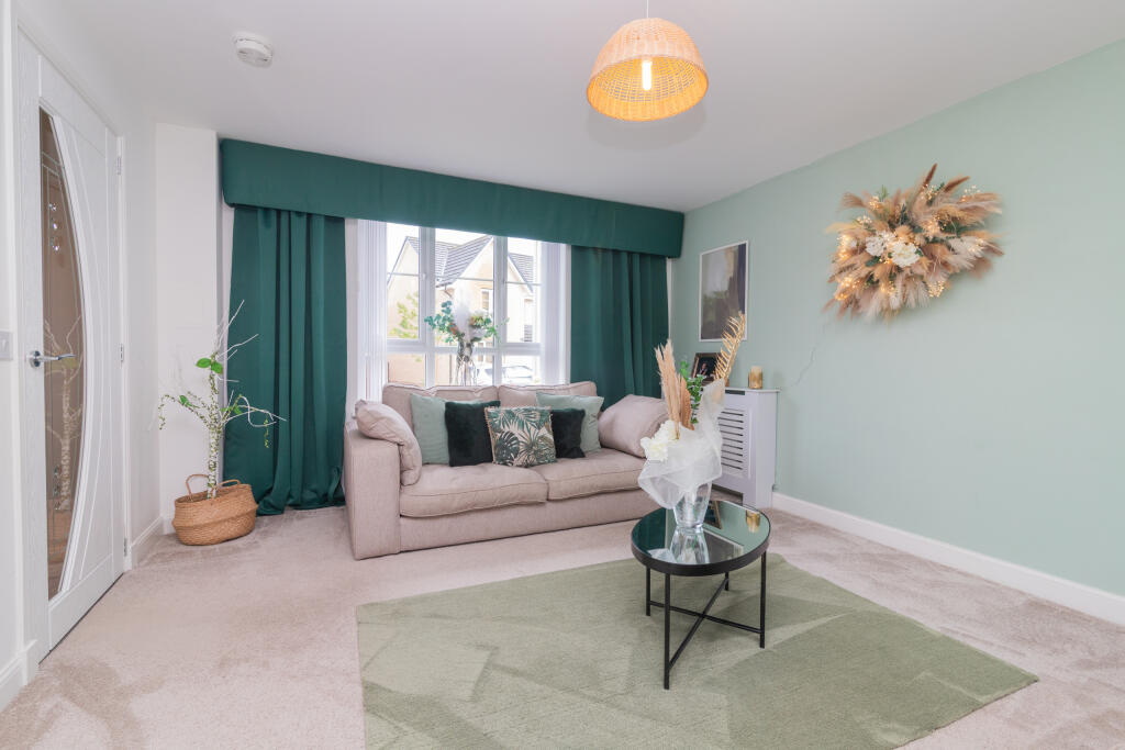4 Glengariff Way Elderslie  PA5 9BY L-32