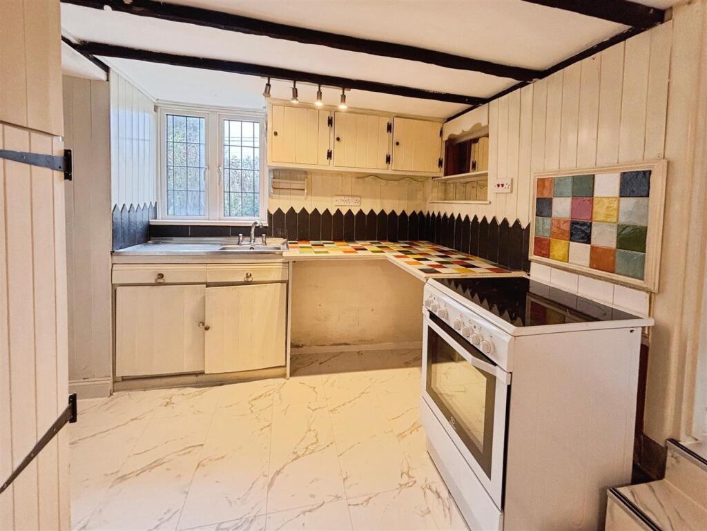 Kitchen (3).jpg