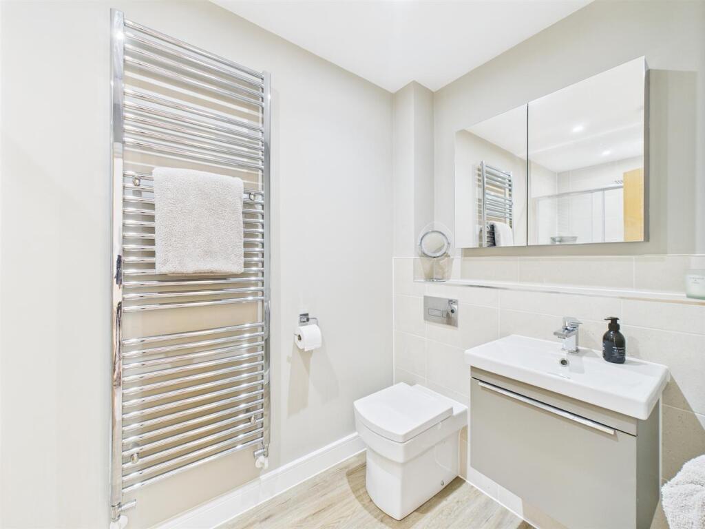 Stylish En-Suite Shower Room