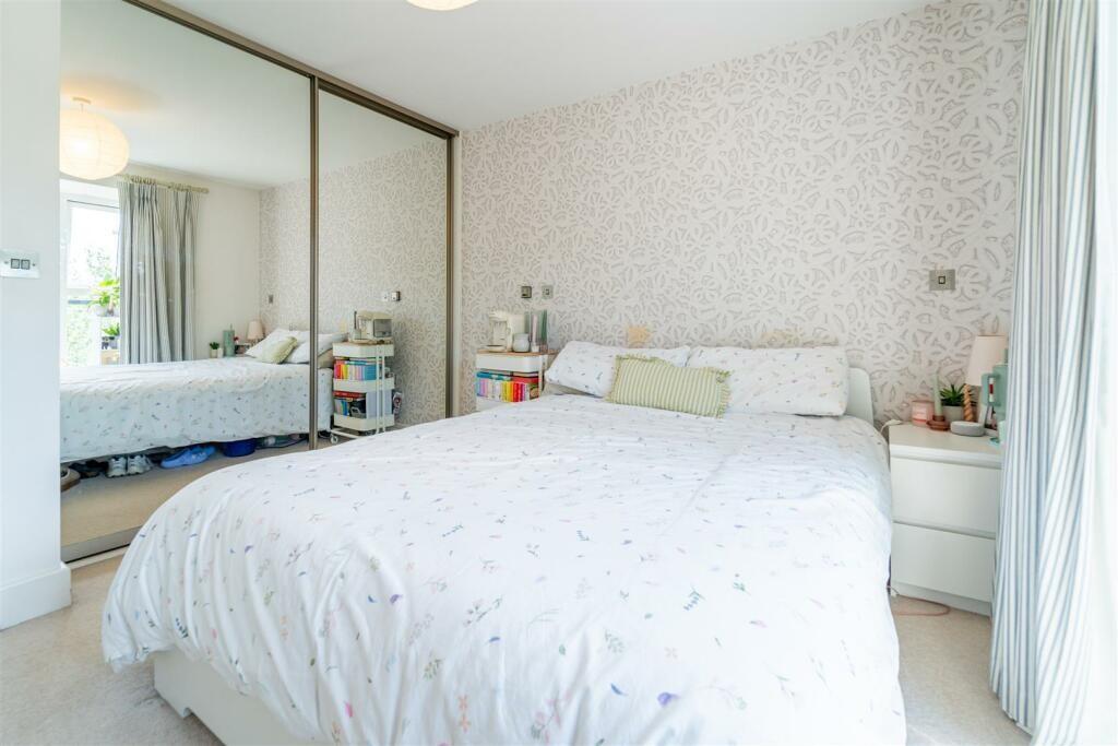 6892_33280884_IMG...