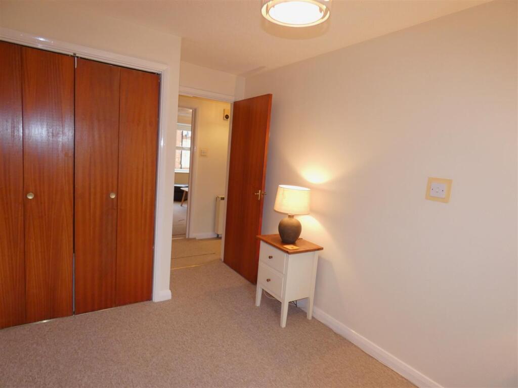bedroom..JPG